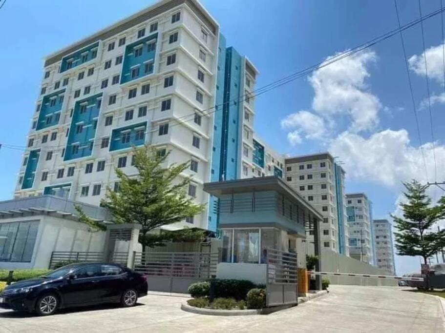 Spacious 2 Bedroom 42Sqm Condo Unit 일로일로 외부 사진